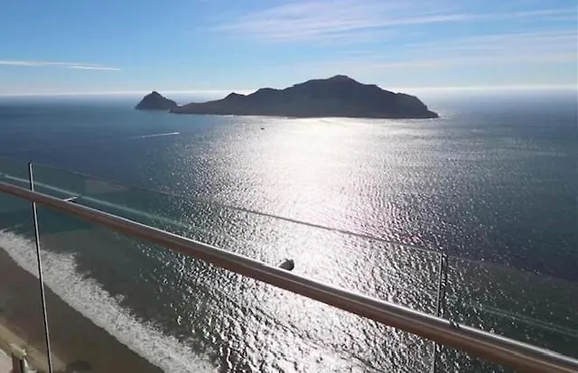 Camino Al Mar 